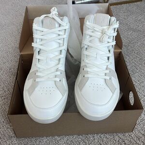 On Roger Clubhouse Mid size 11